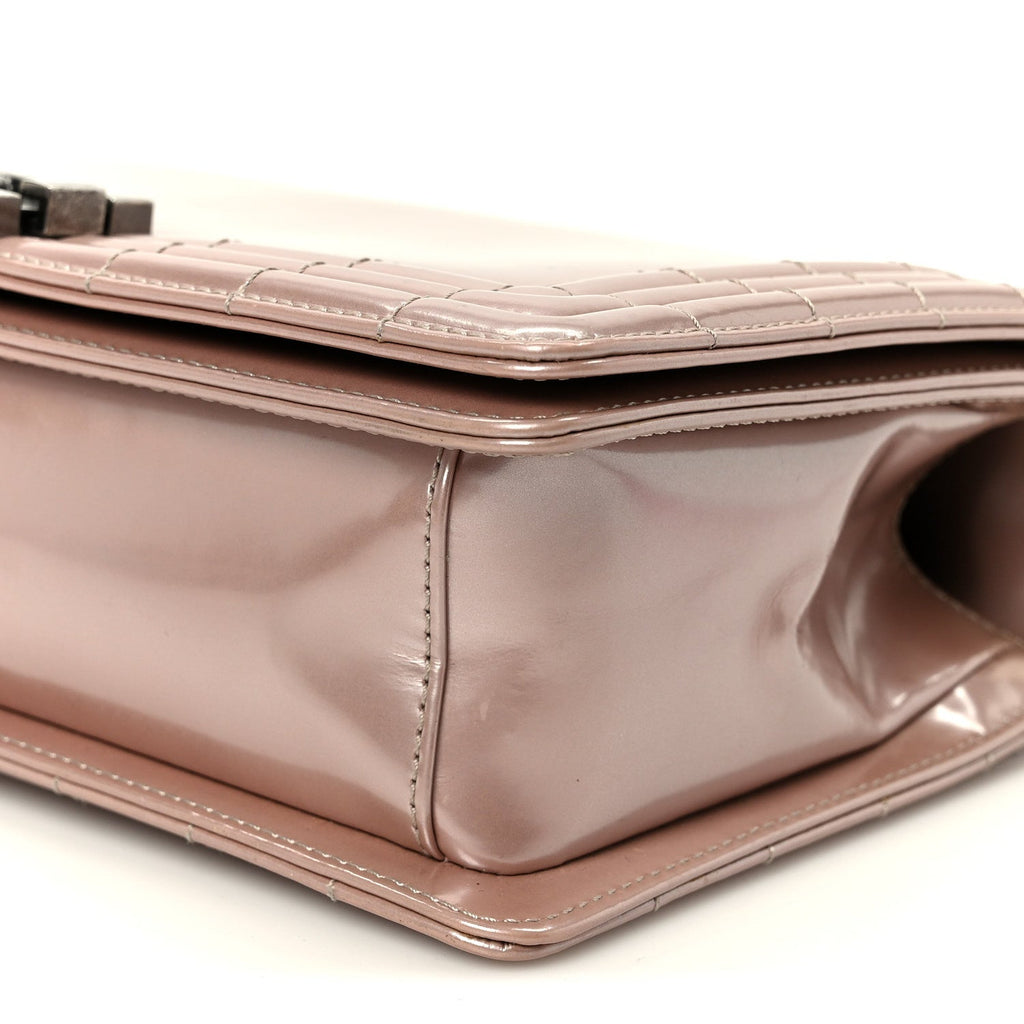 Iridescent Glazed Calfskin Medium Boy Flap Light Pink