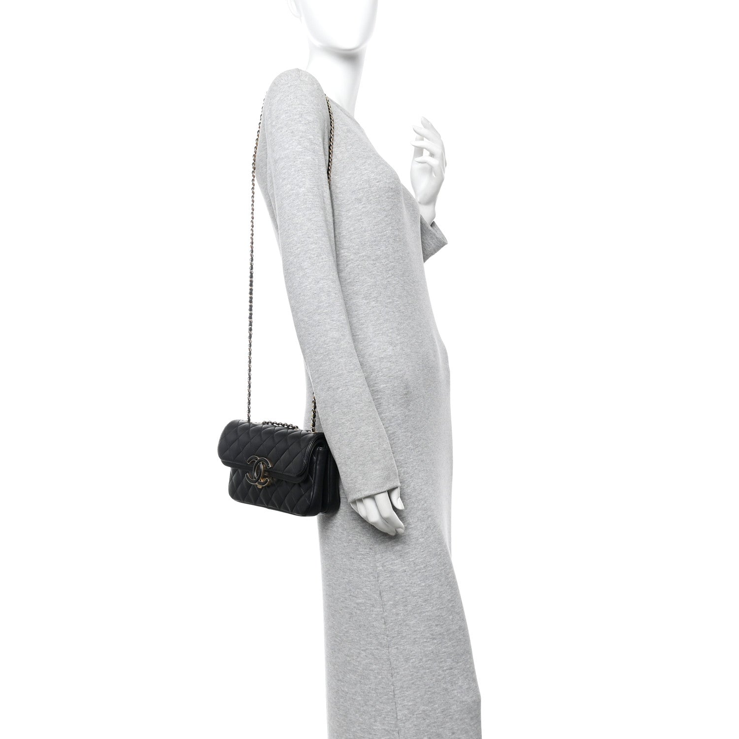 Calfskin Matelasse Medium GG Marmont Shoulder Bag Black