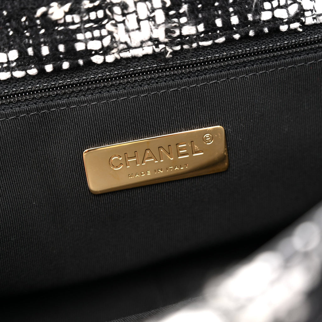 Tweed Quilted Maxi Chanel 19 Flap Black White