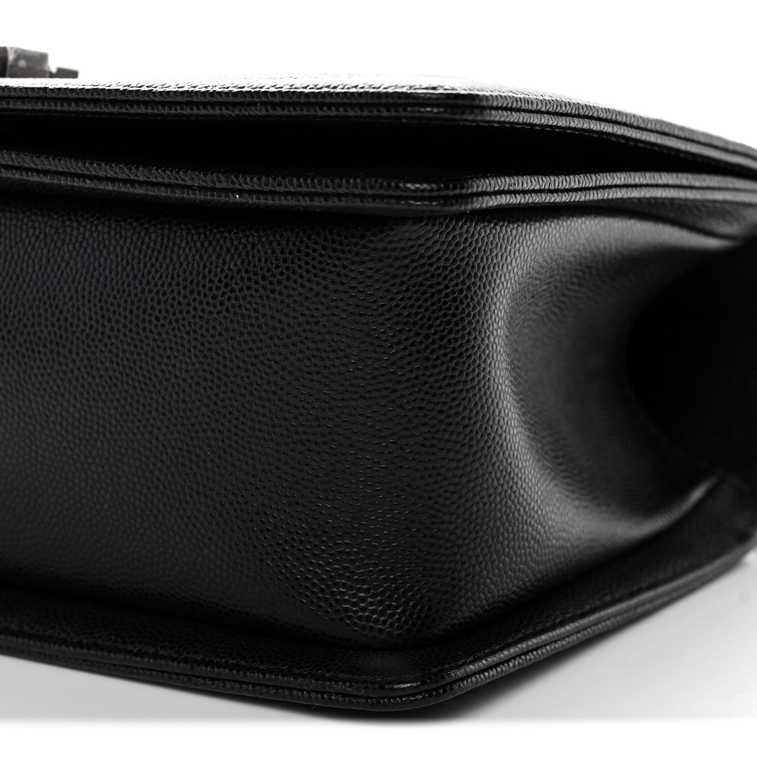 Caviar Quilted Medium Boy Flap Black