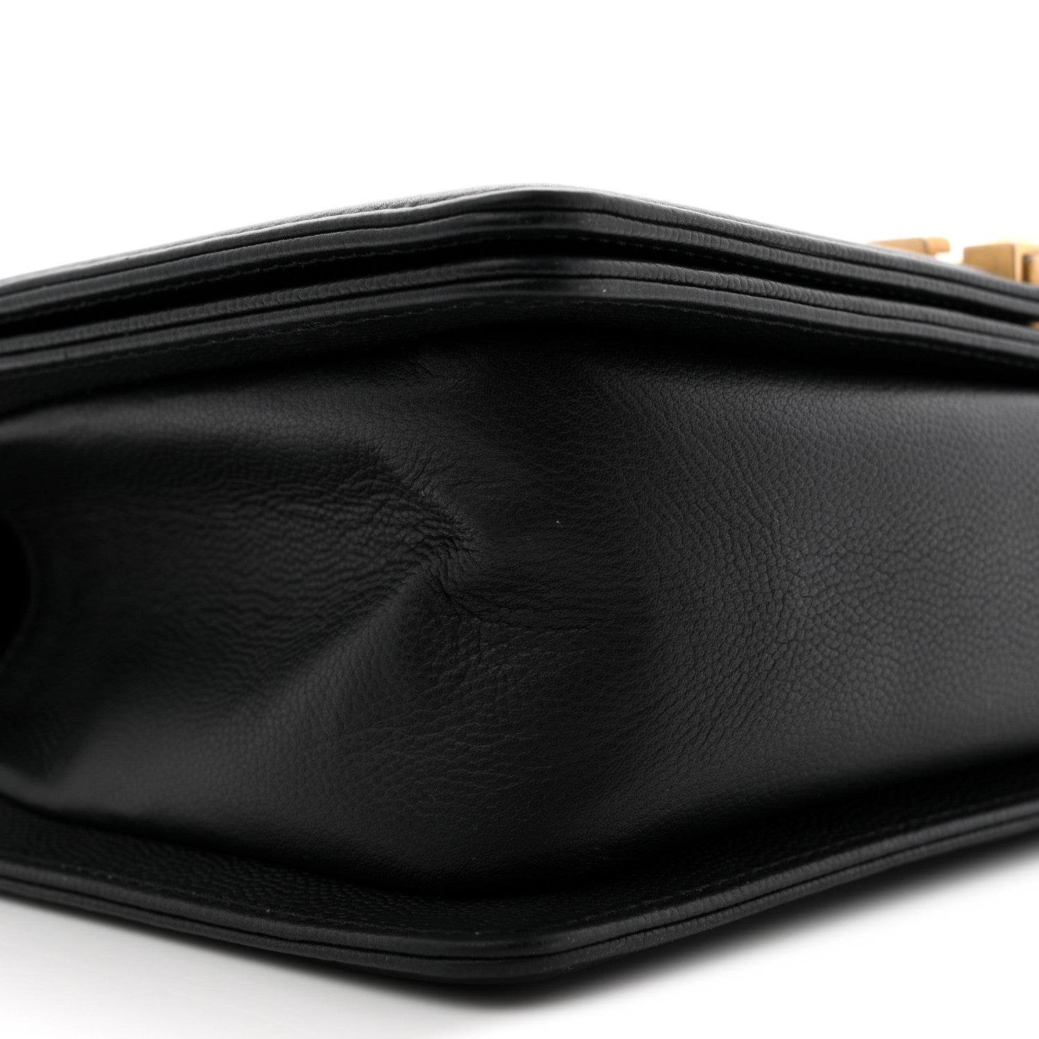 Caviar Quilted Medium Boy Flap Black