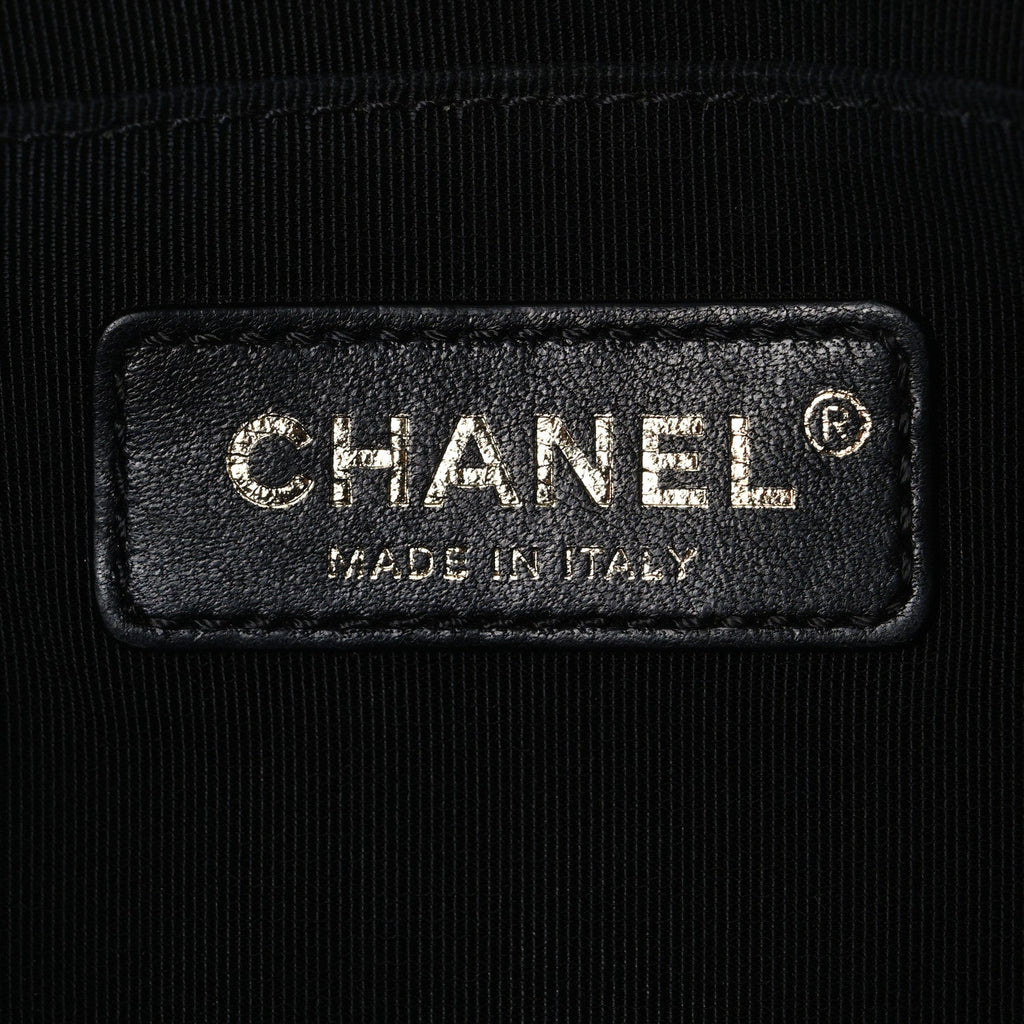 Caviar Quilted Medium Boy Flap Black