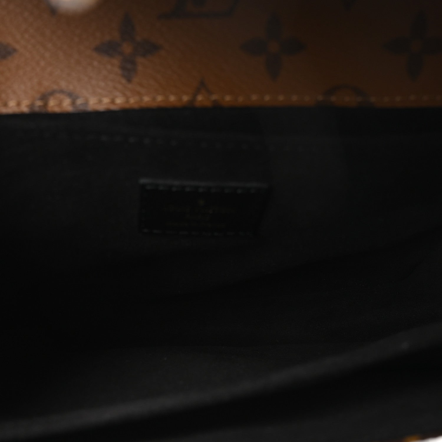 Reverse Monogram Pochette Metis
