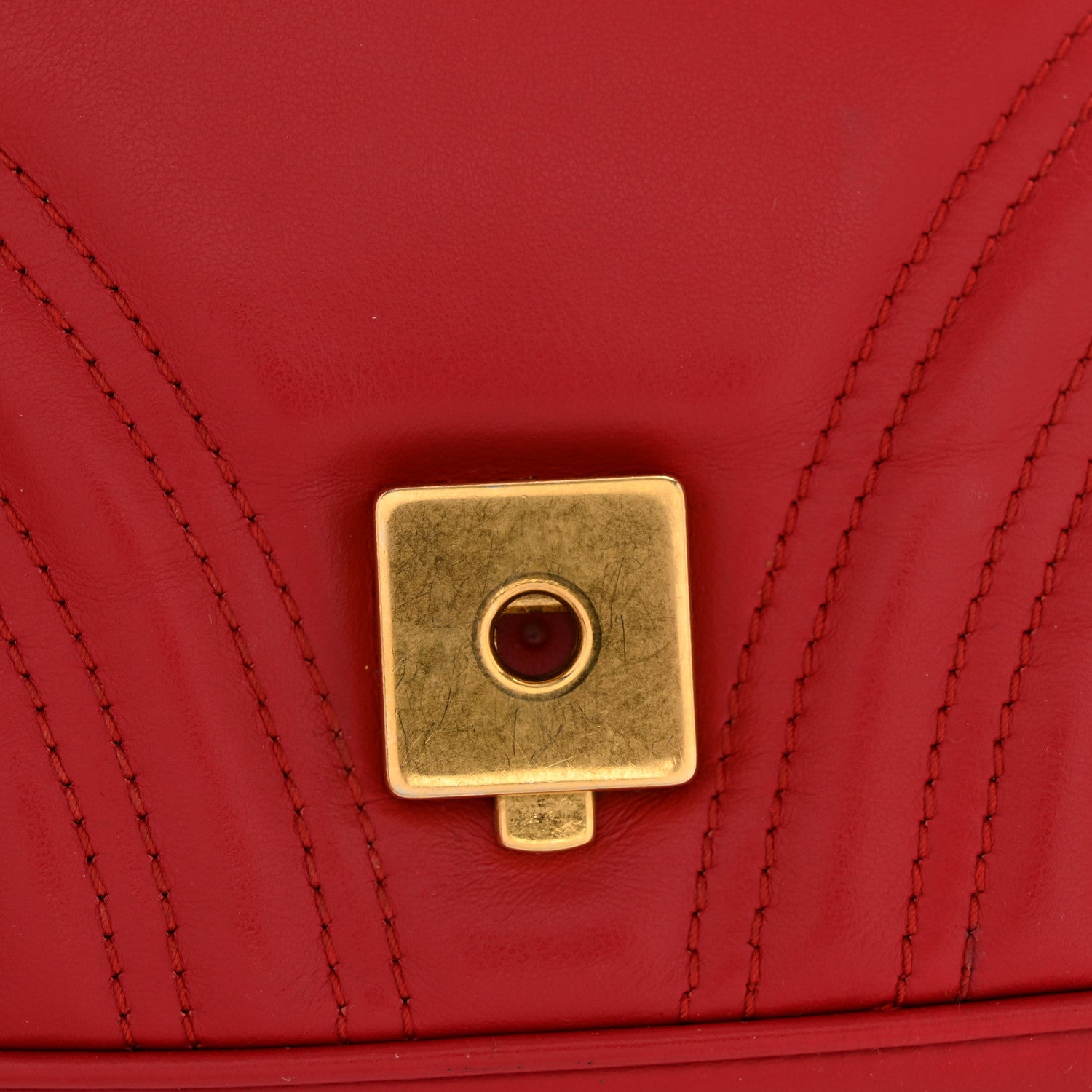 Calfskin Matelasse Small GG Marmont Shoulder Bag Hibiscus Red