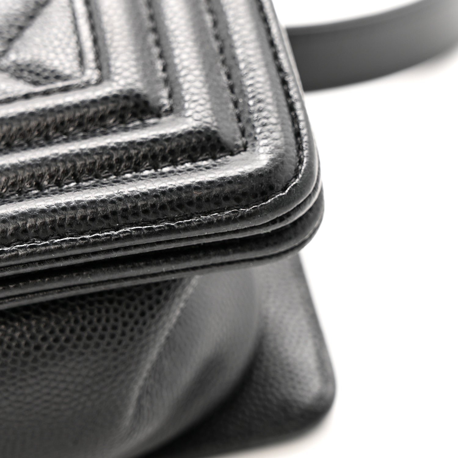 Caviar Quilted Medium Boy Flap Black