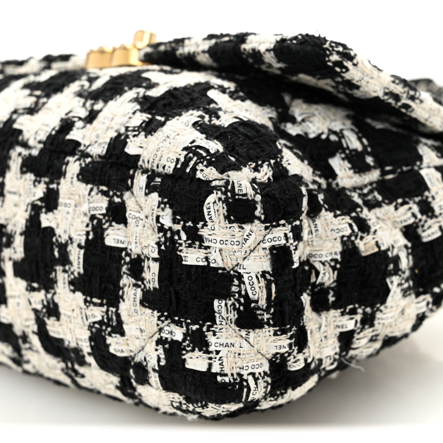 Tweed Quilted Medium Chanel 19 Flap Black Ecru White