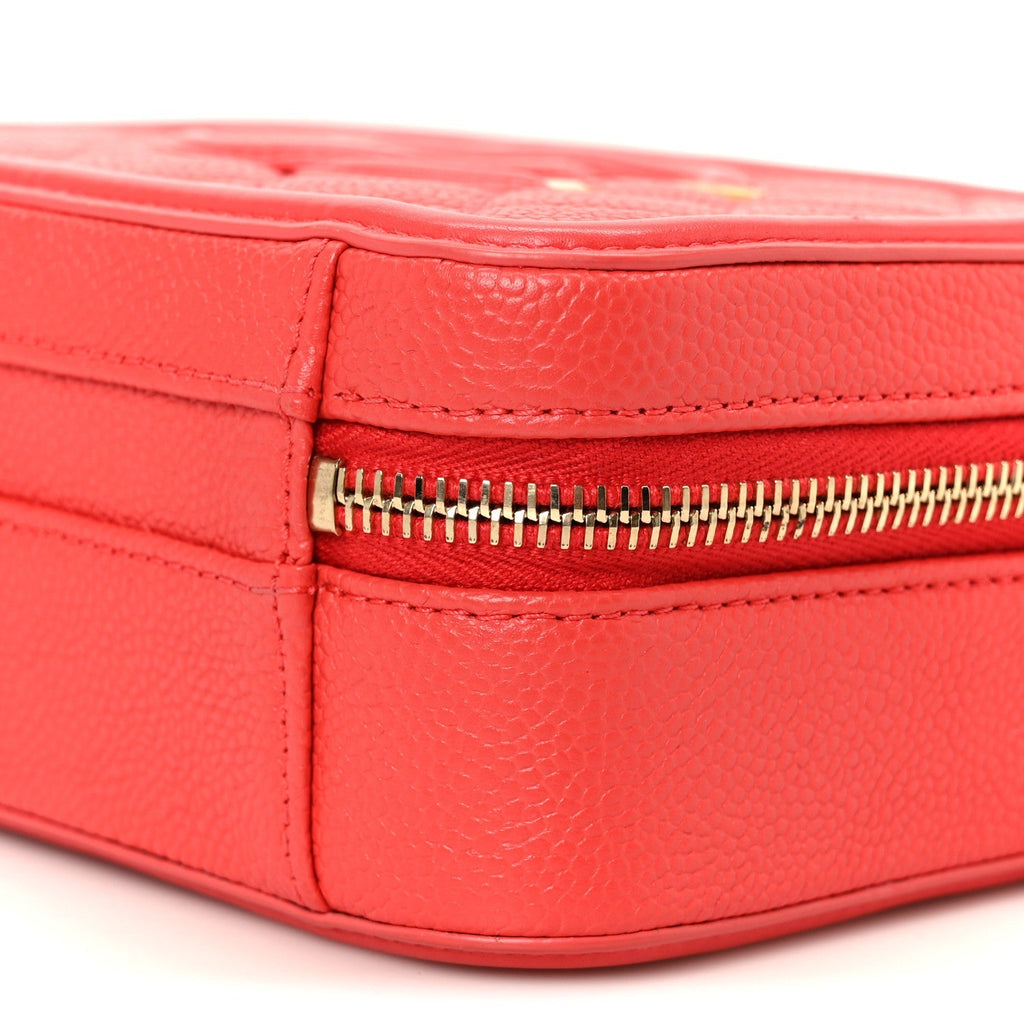 Caviar Quilted Small CC Filigree Vanity Case Red