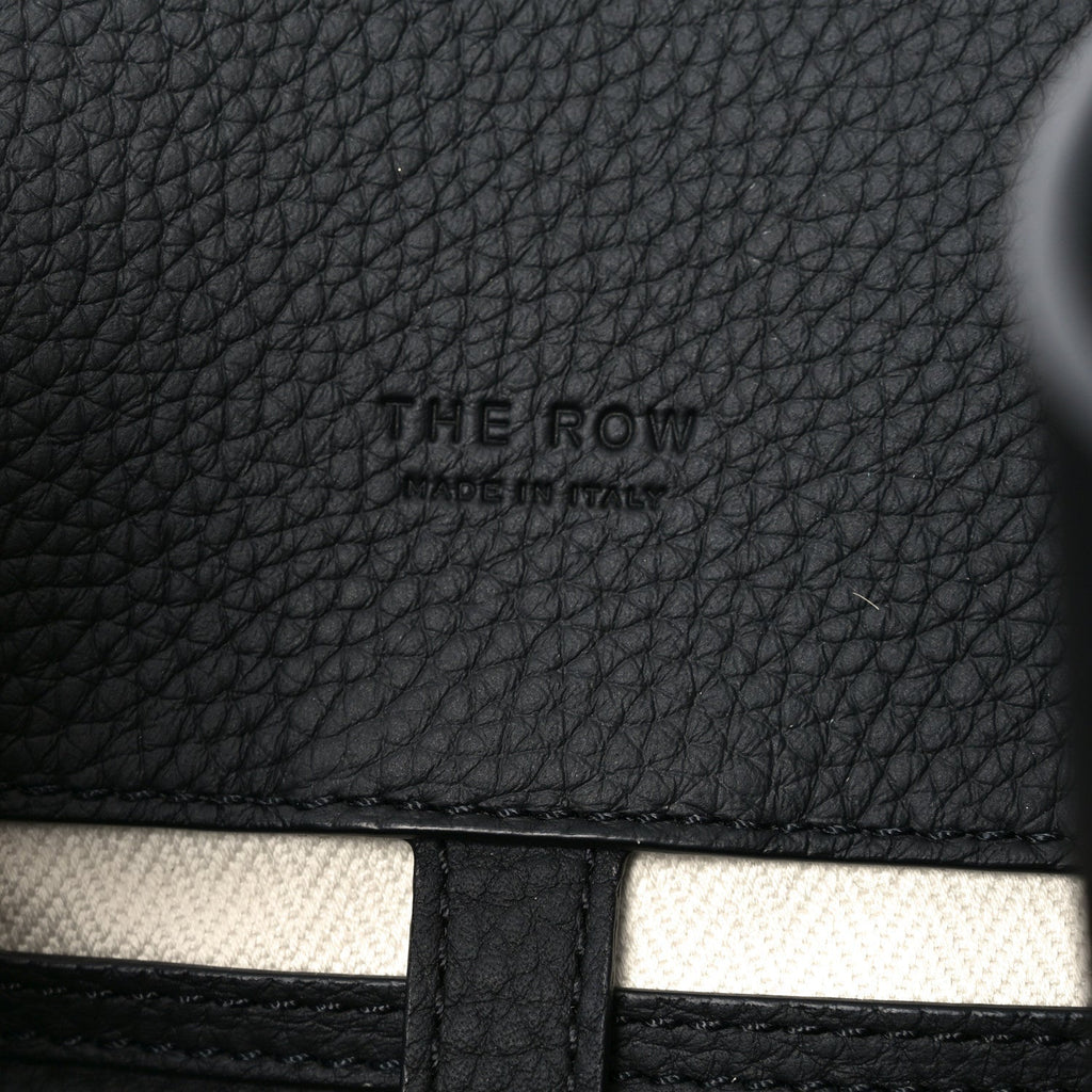 Matte Grained Calfskin Soft Margaux 15 Black