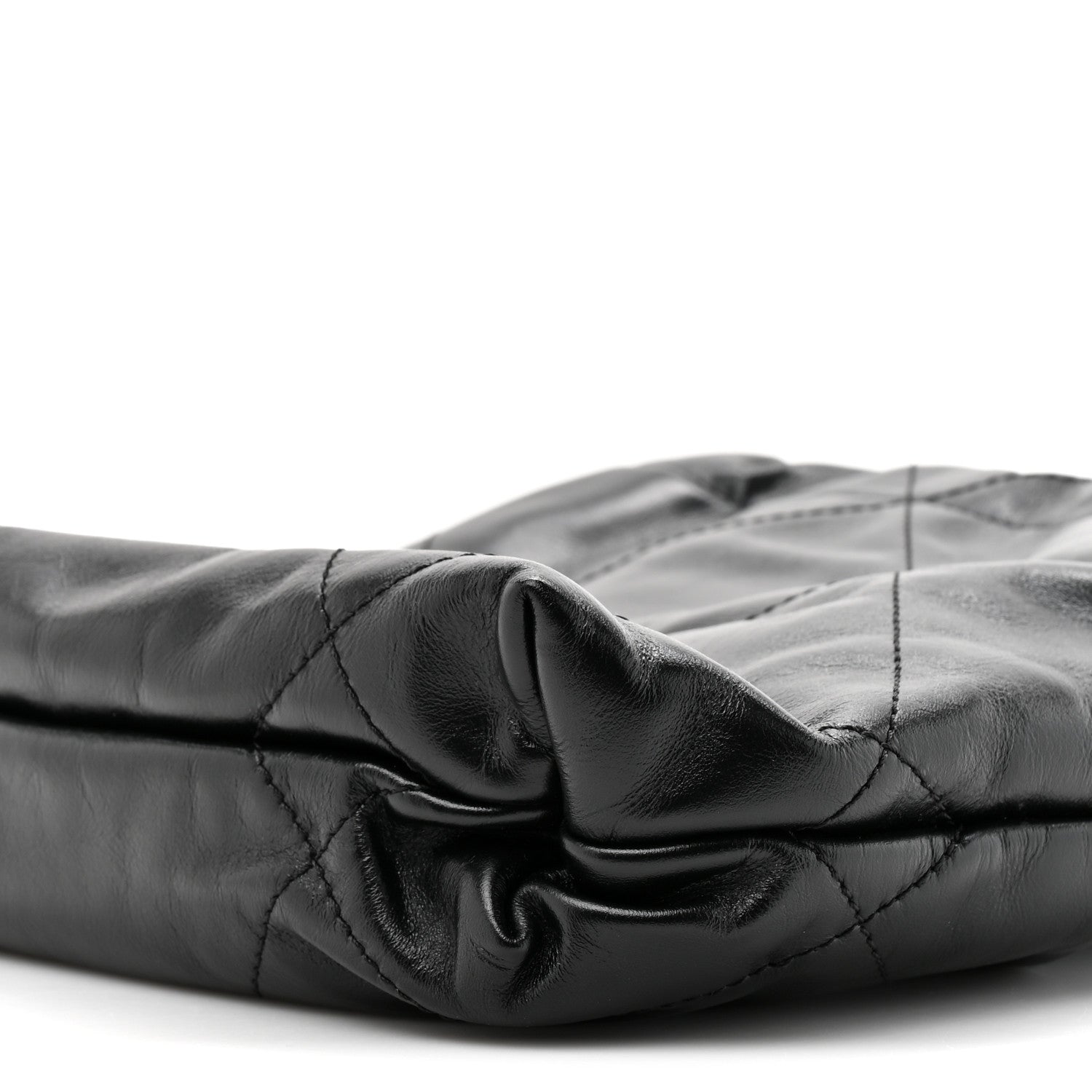 Shiny Calfskin Quilted Pearl CC Chain Mini Chanel 22 Black