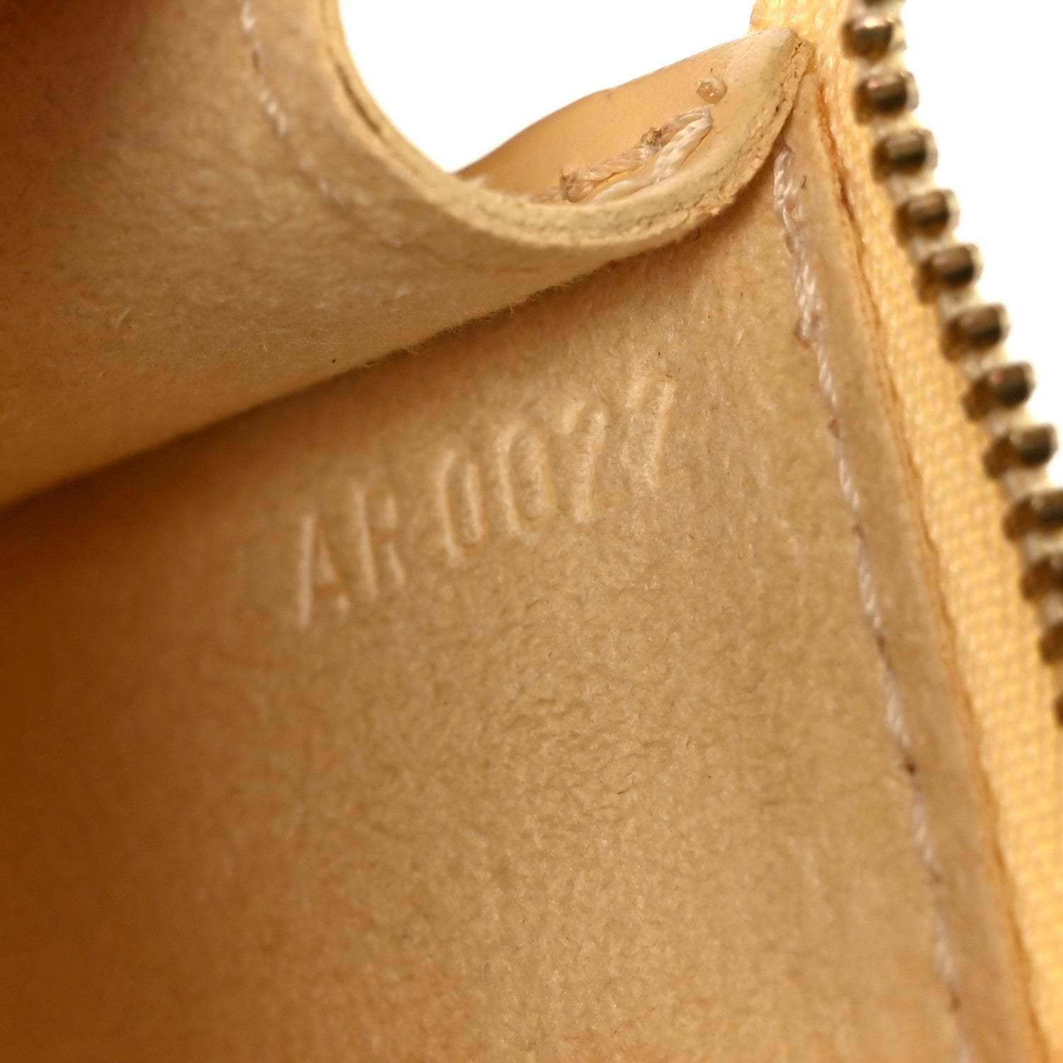Epi Pochette Accessories 24  Vanilla