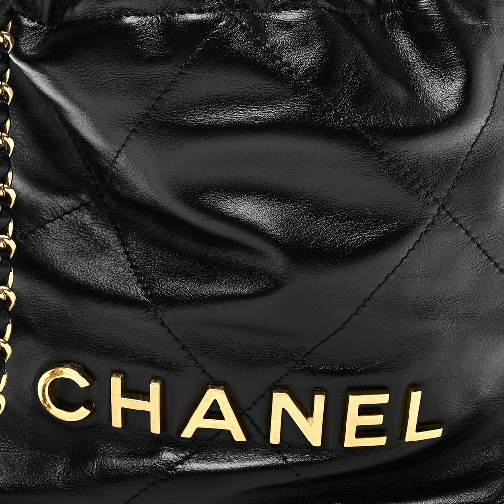 Shiny Calfskin Quilted Pearl CC Chain Mini Chanel 22 Black