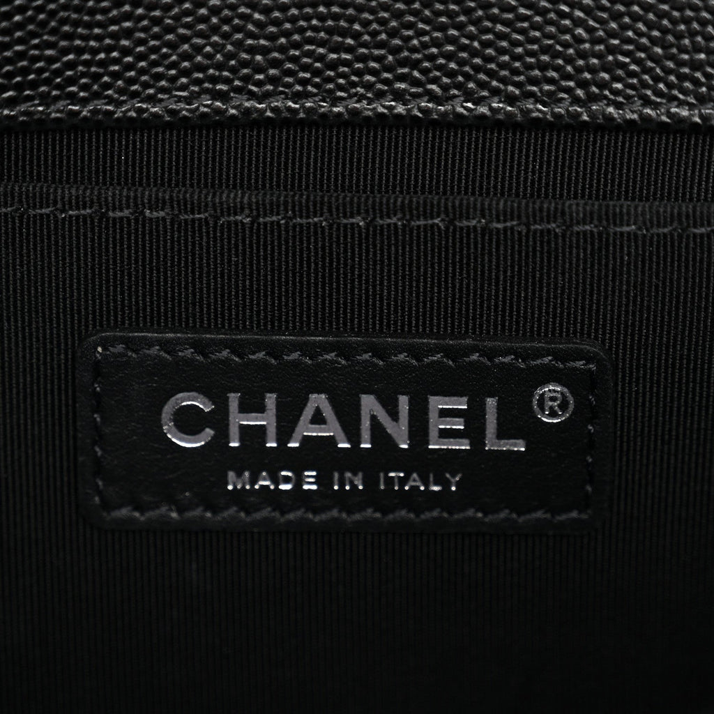 Caviar Quilted Medium Boy Flap Black