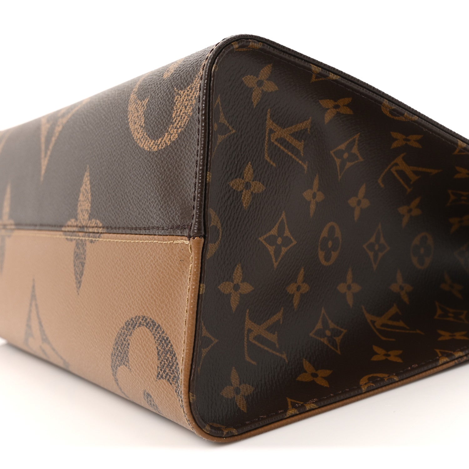 Reverse Monogram Giant Onthego MM