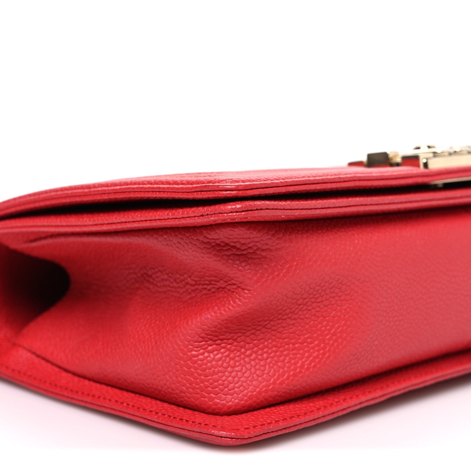 Caviar Quilted Medium Boy Flap Red