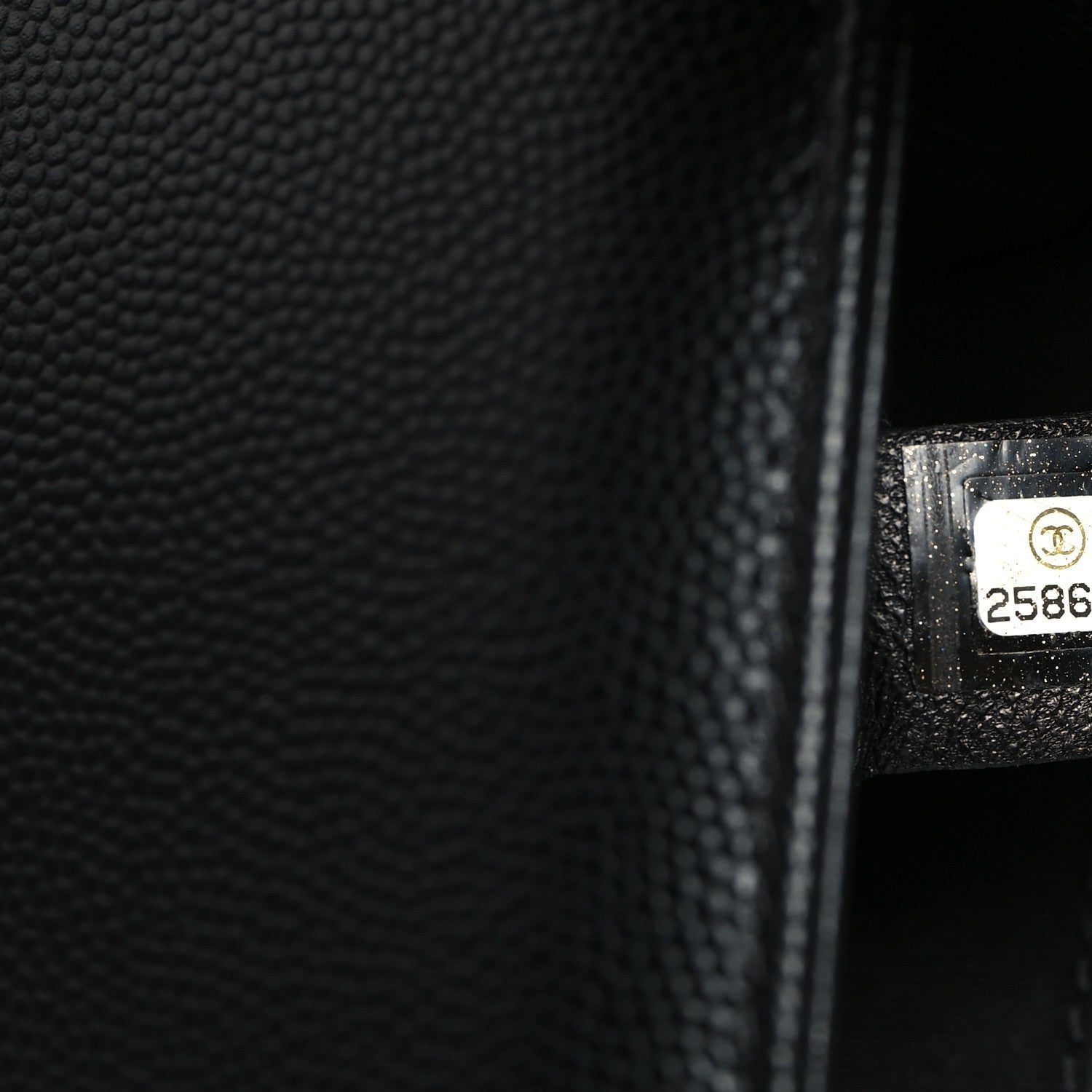 Caviar Quilted Medium Boy Flap Black