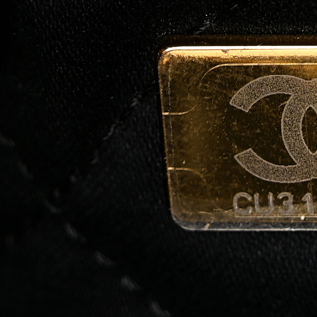Shiny Caviar Quilted Monochrome Mini Chanel 22 Black