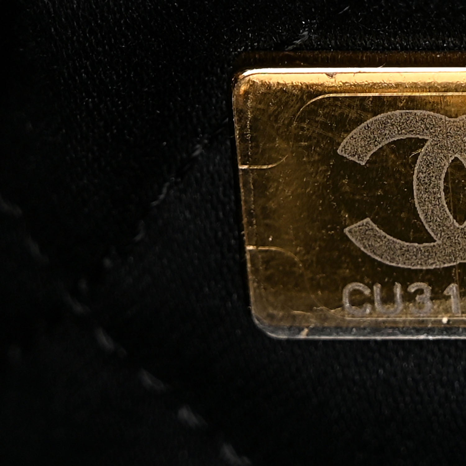Shiny Caviar Quilted Monochrome Mini Chanel 22 Black