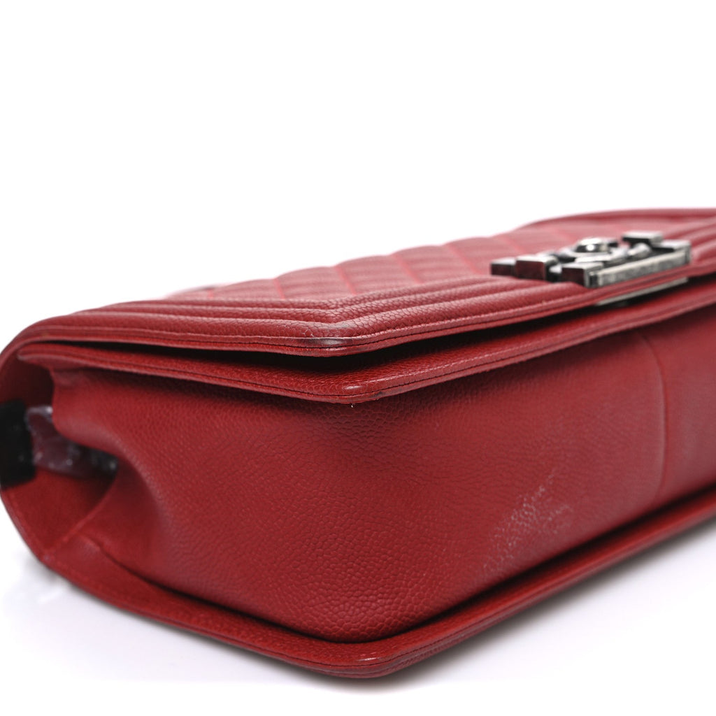 Caviar Quilted Medium Boy Flap Red