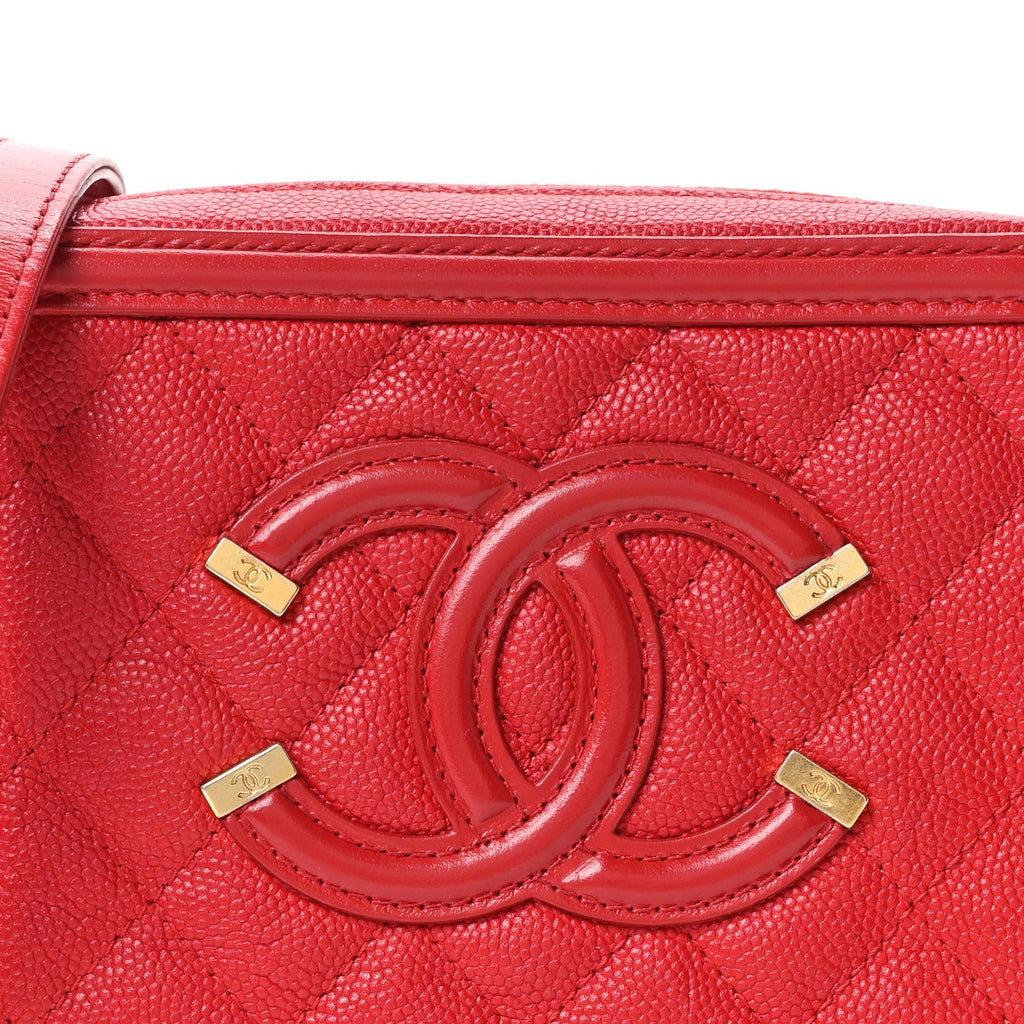 Caviar Quilted Filigree Vanity Clutch With Chain Red