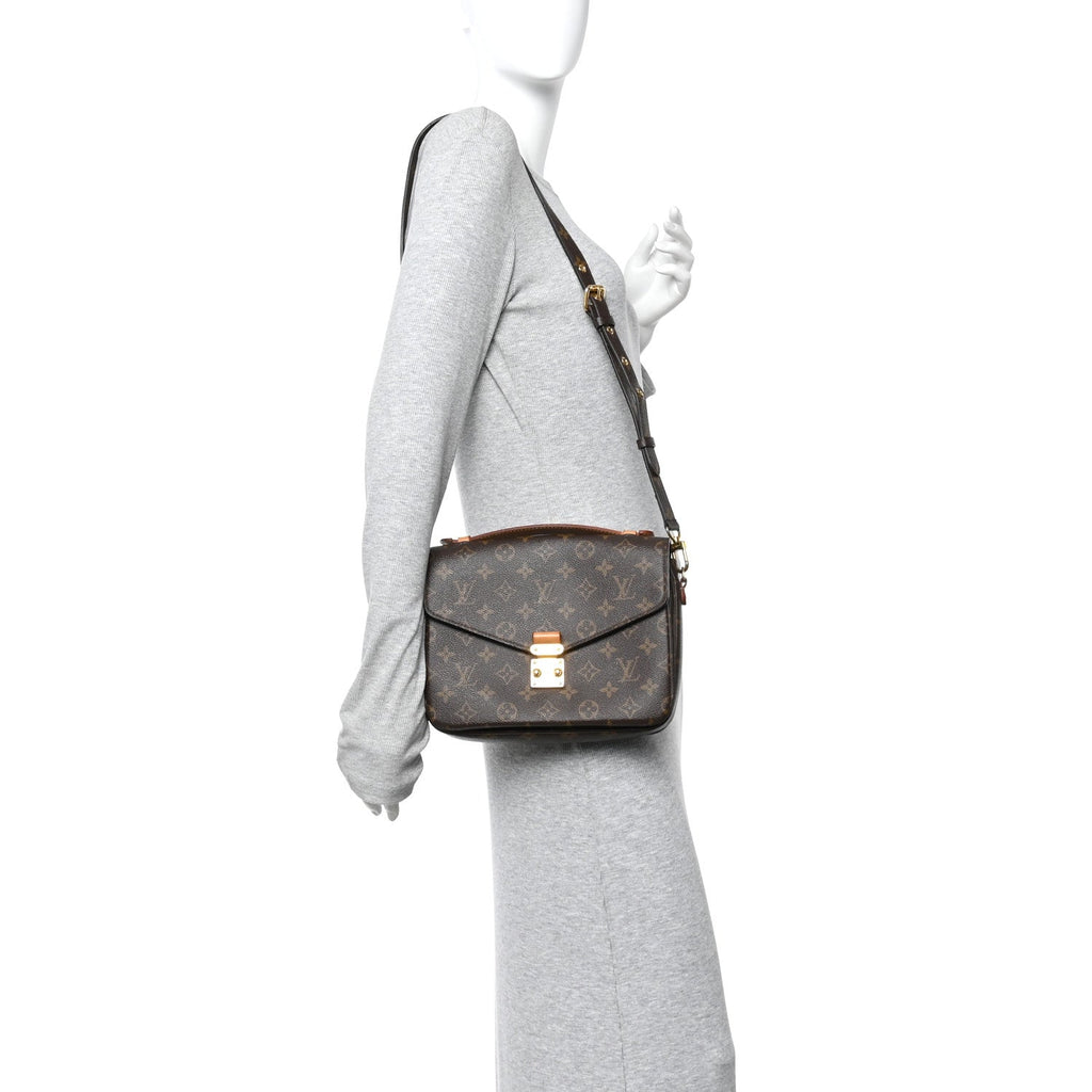 Monogram Pochette Metis