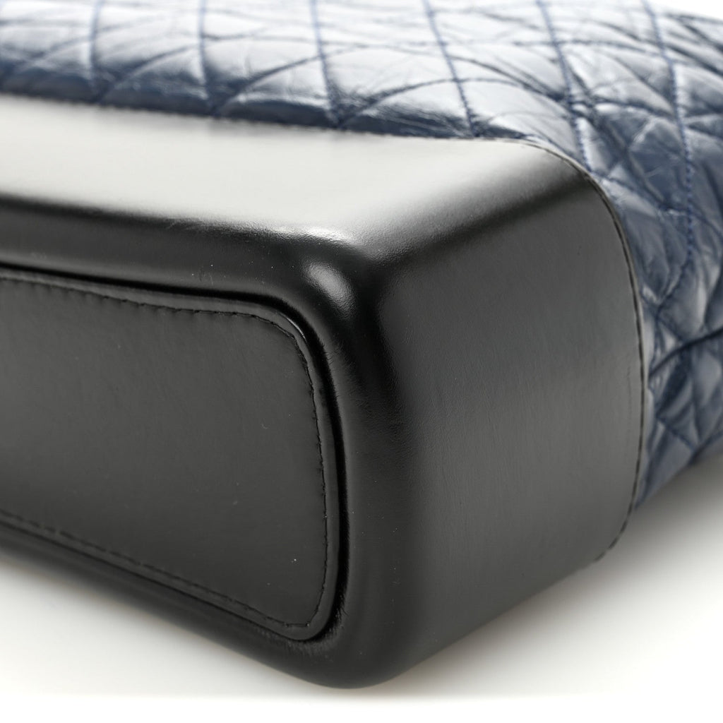 Aged Calfskin Quilted Large Gabrielle Hobo Navy Black