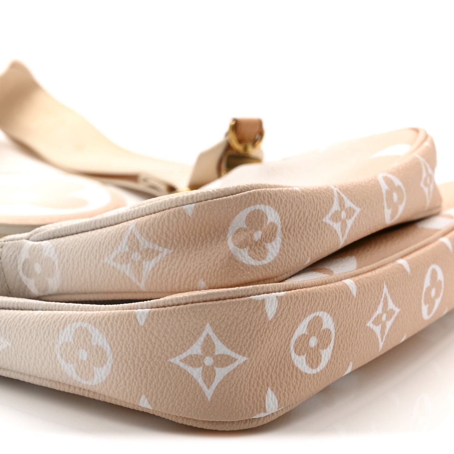 Monogram Giant By The Pool Multi Pochette Accessories Brume