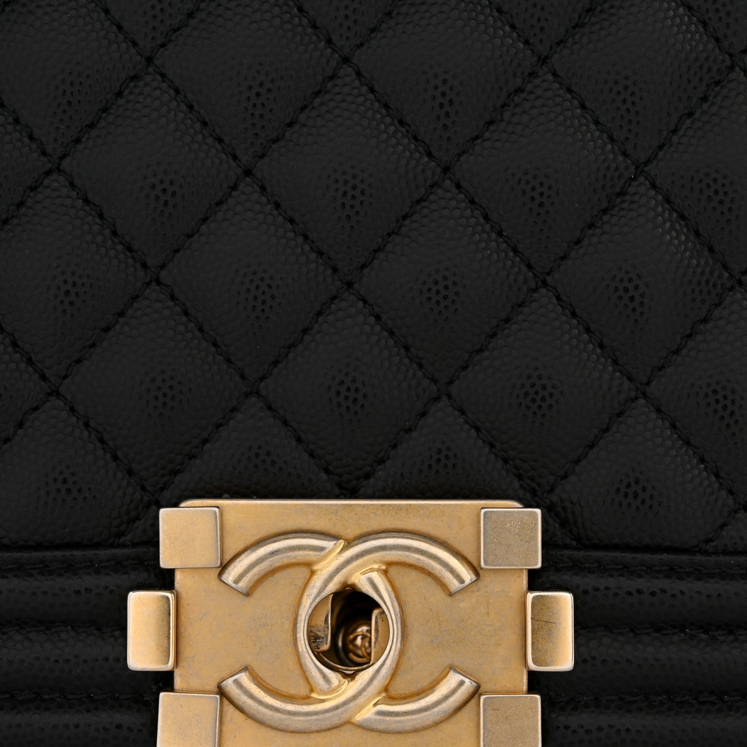 Caviar Quilted Medium Boy Flap Black