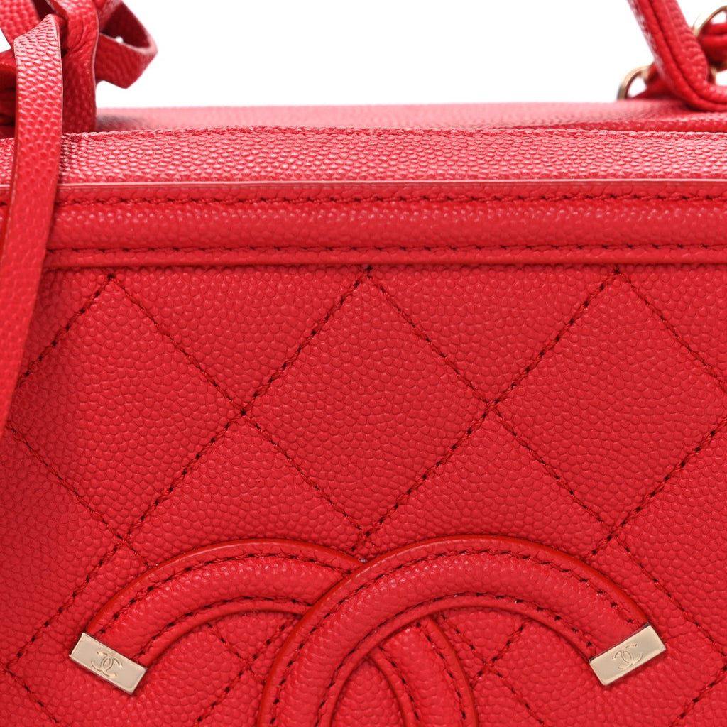 Caviar Quilted Medium CC Filigree Vanity Case Red