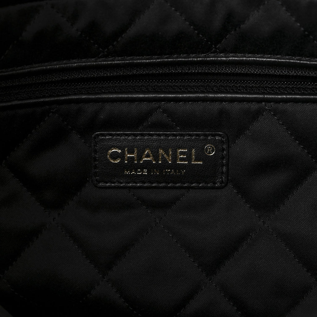 Shiny Calfskin Quilted Small Chanel 22 Black
