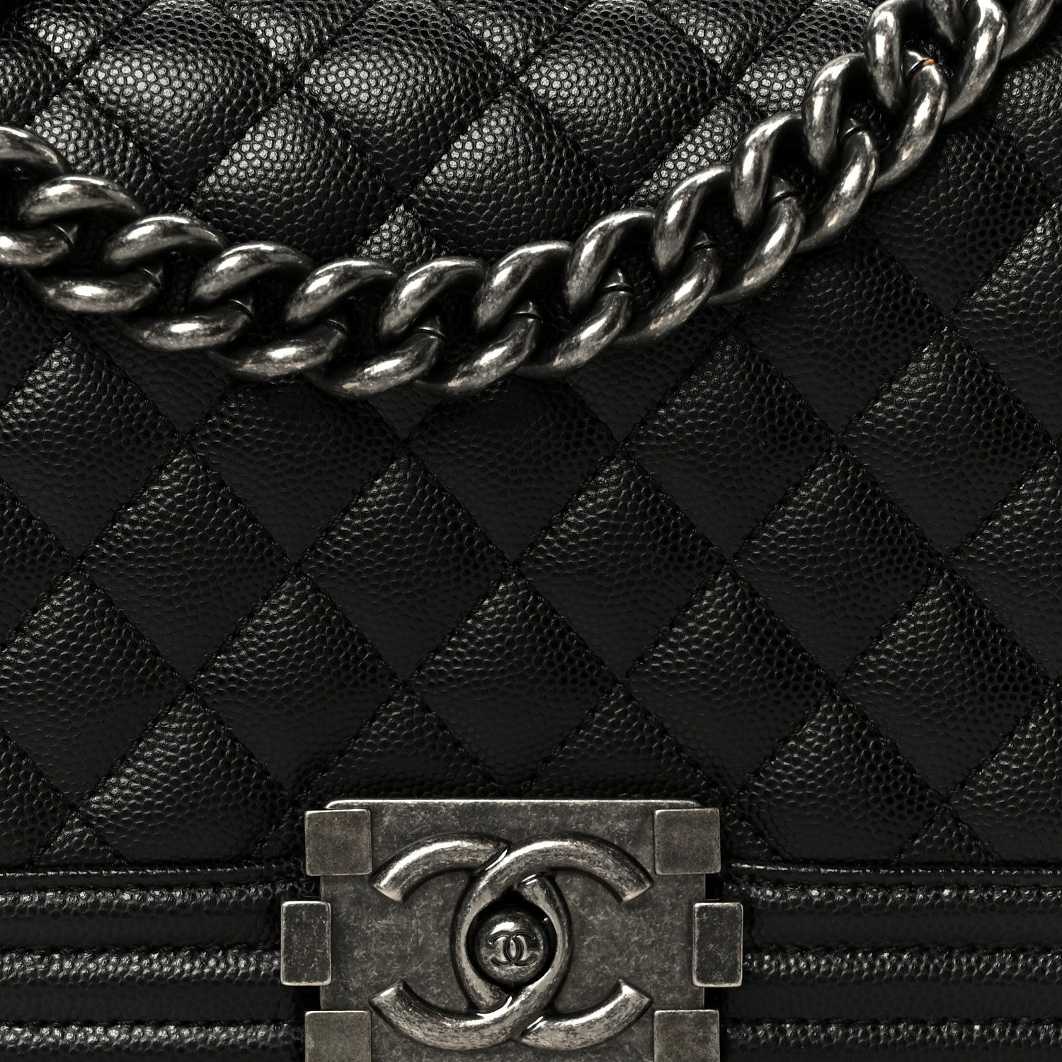 Caviar Quilted Medium Boy Flap Black