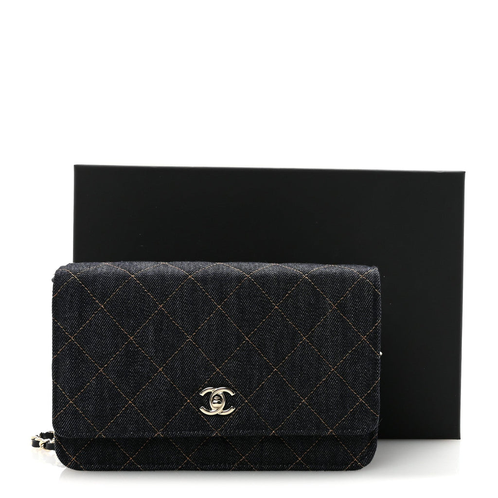 Denim Quilted CC Turnlock Wallet On Chain WOC Dark Blue Orange