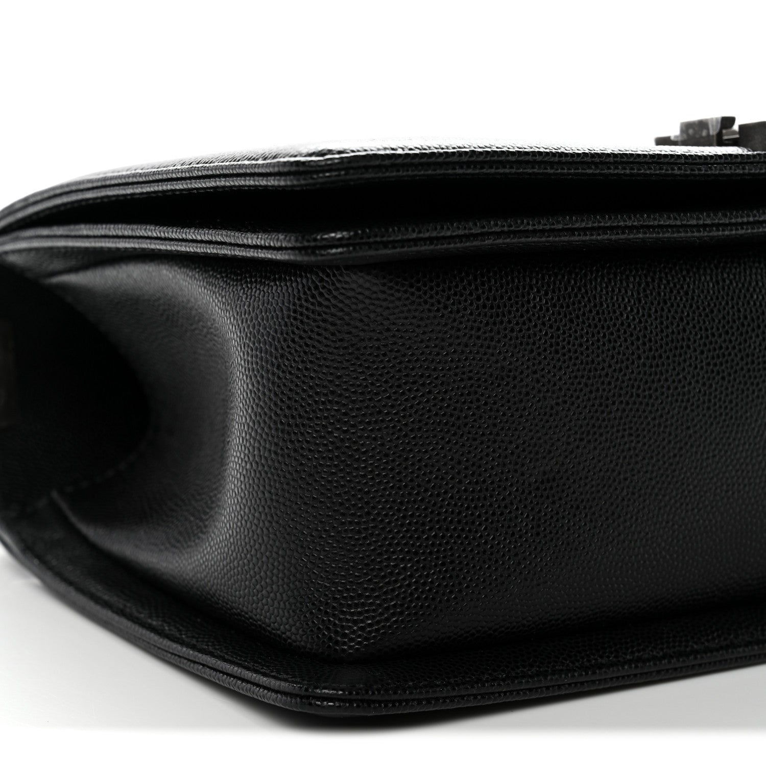 Caviar Quilted Medium Boy Flap Black