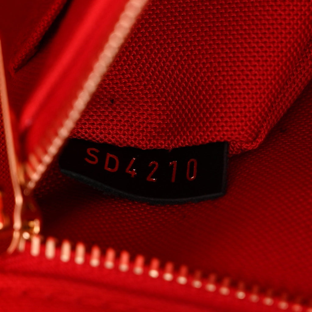 Reverse Monogram Giant Onthego MM