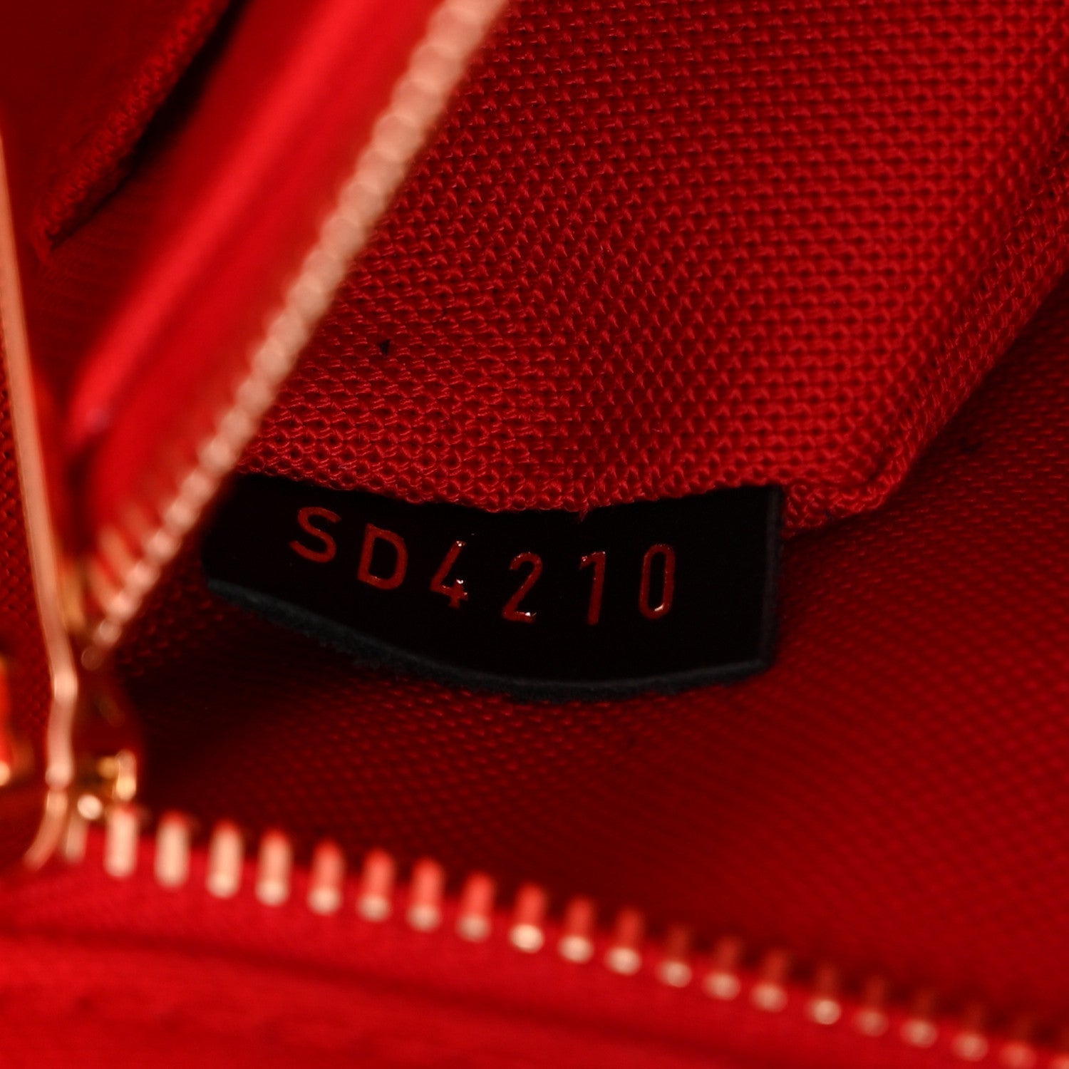 Reverse Monogram Giant Onthego MM