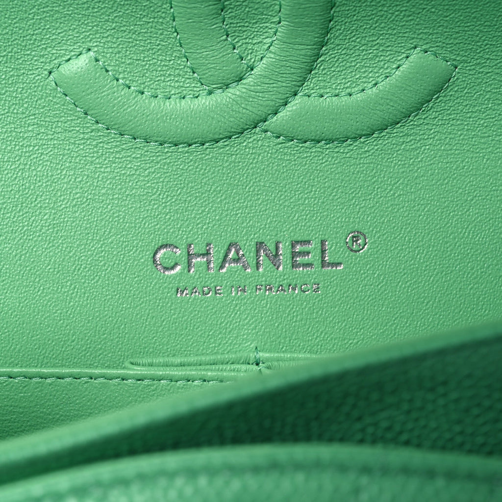 Caviar Chevron Quilted Medium Double Flap Green