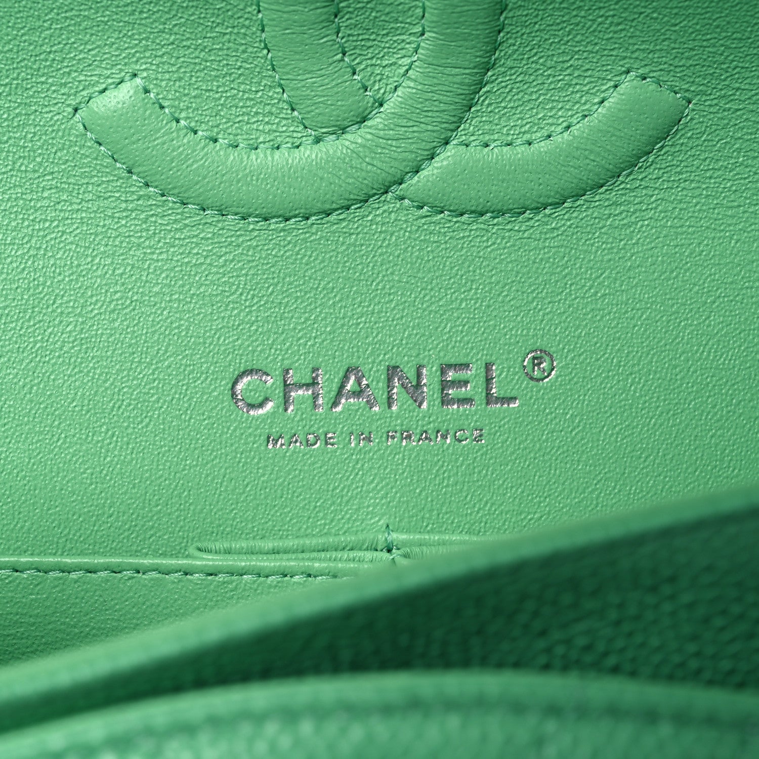 Caviar Chevron Quilted Medium Double Flap Green