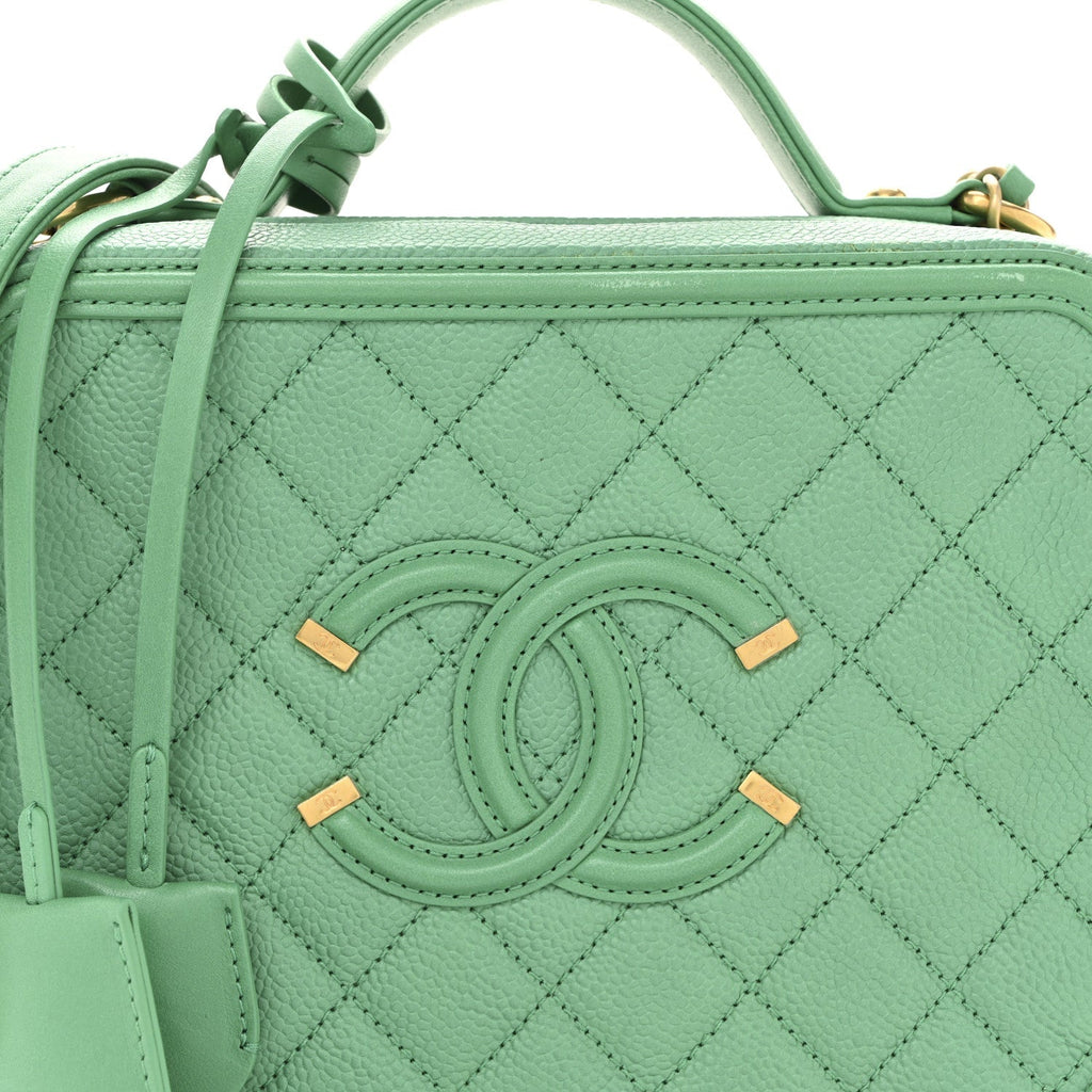 Caviar Quilted Medium CC Filigree Vanity Case Green