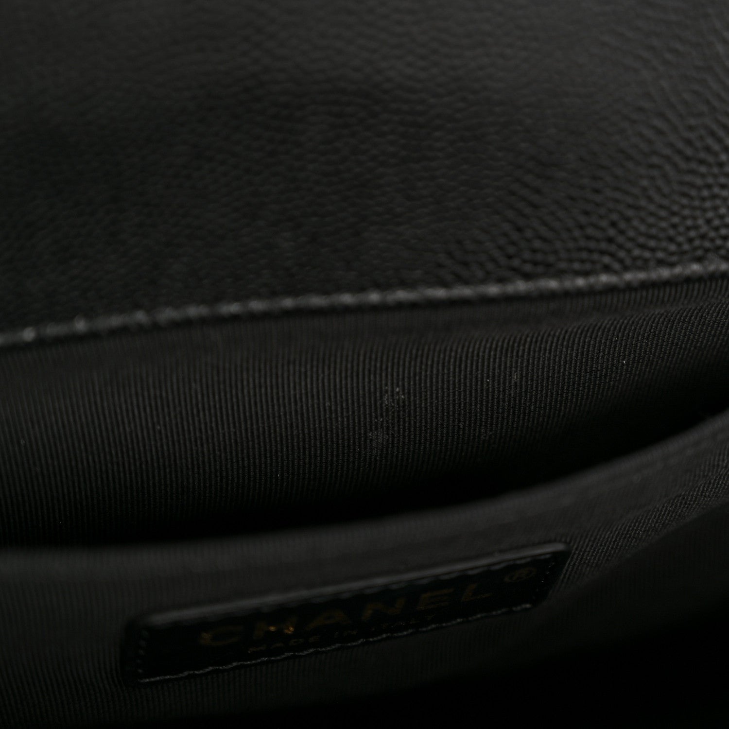 Caviar Quilted Medium Boy Flap Black