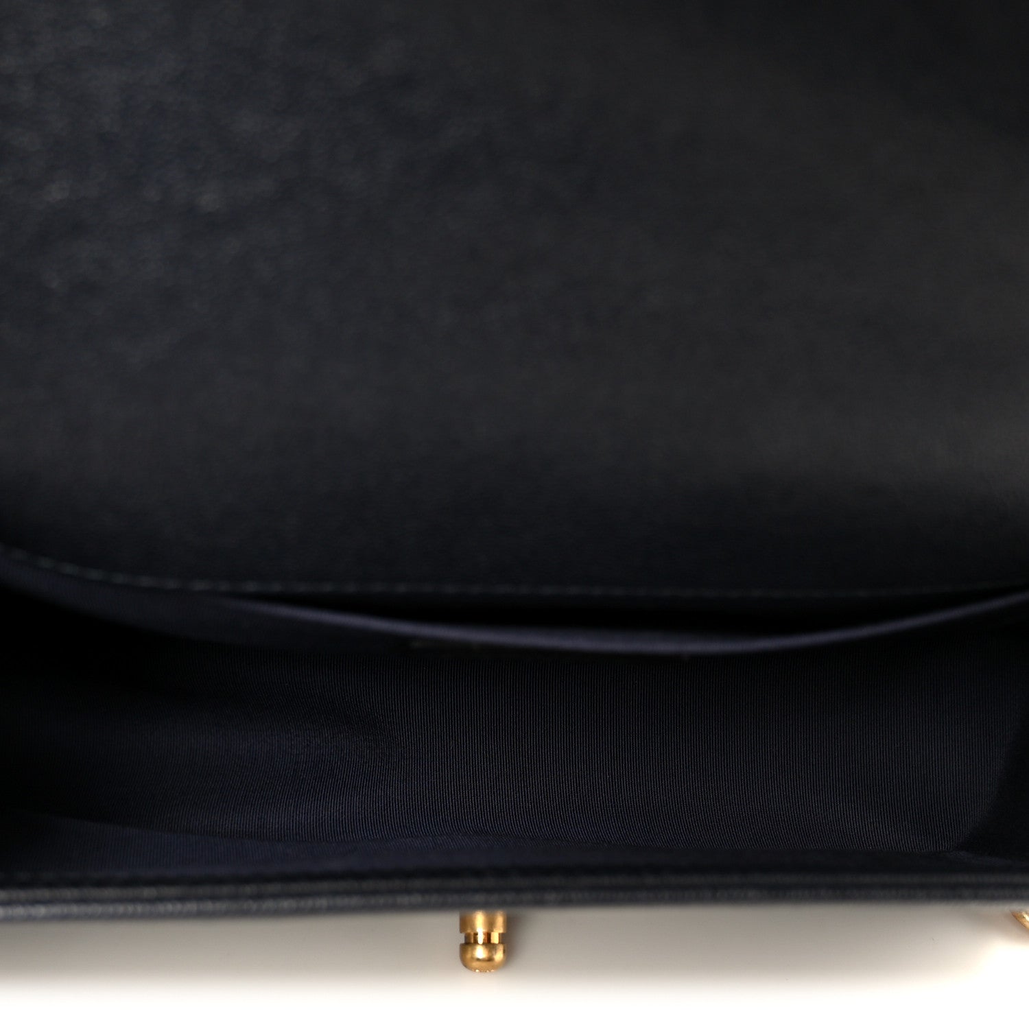 Caviar Quilted Medium Boy Flap Navy