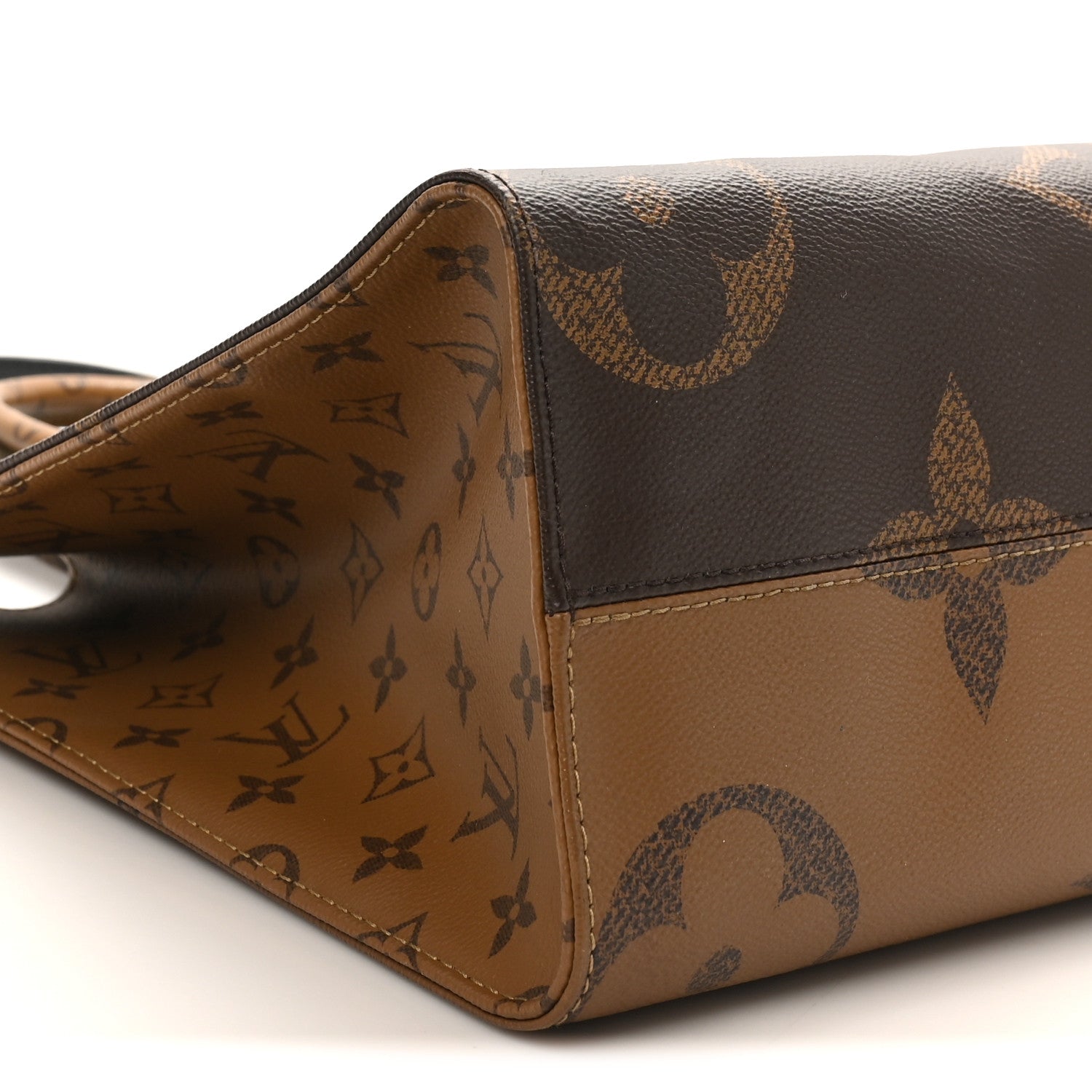 Reverse Monogram Giant Onthego MM