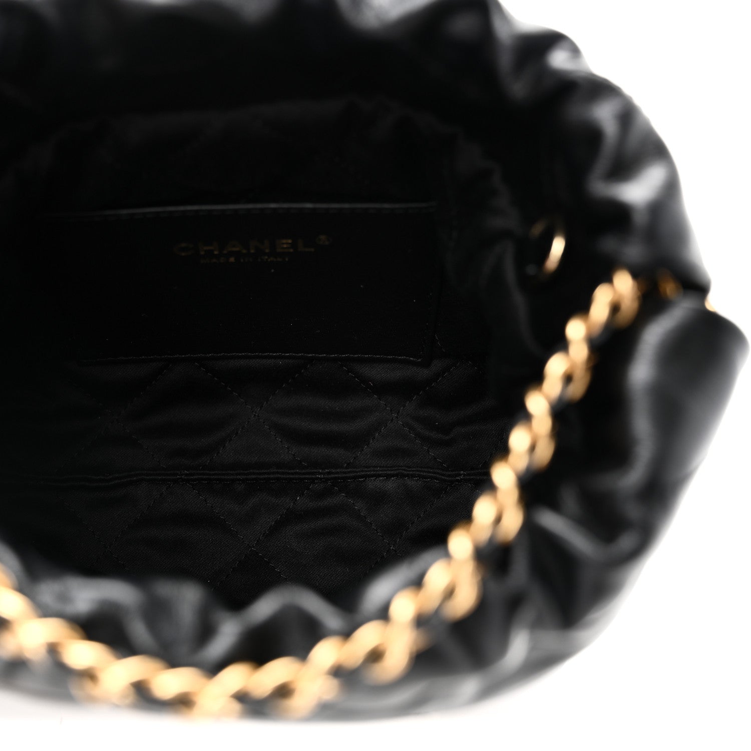 Shiny Calfskin Quilted Pearl CC Chain Mini Chanel 22 Black