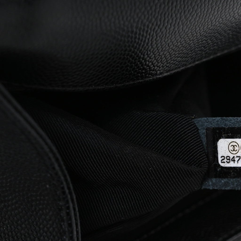 Caviar Quilted Medium Boy Flap Black