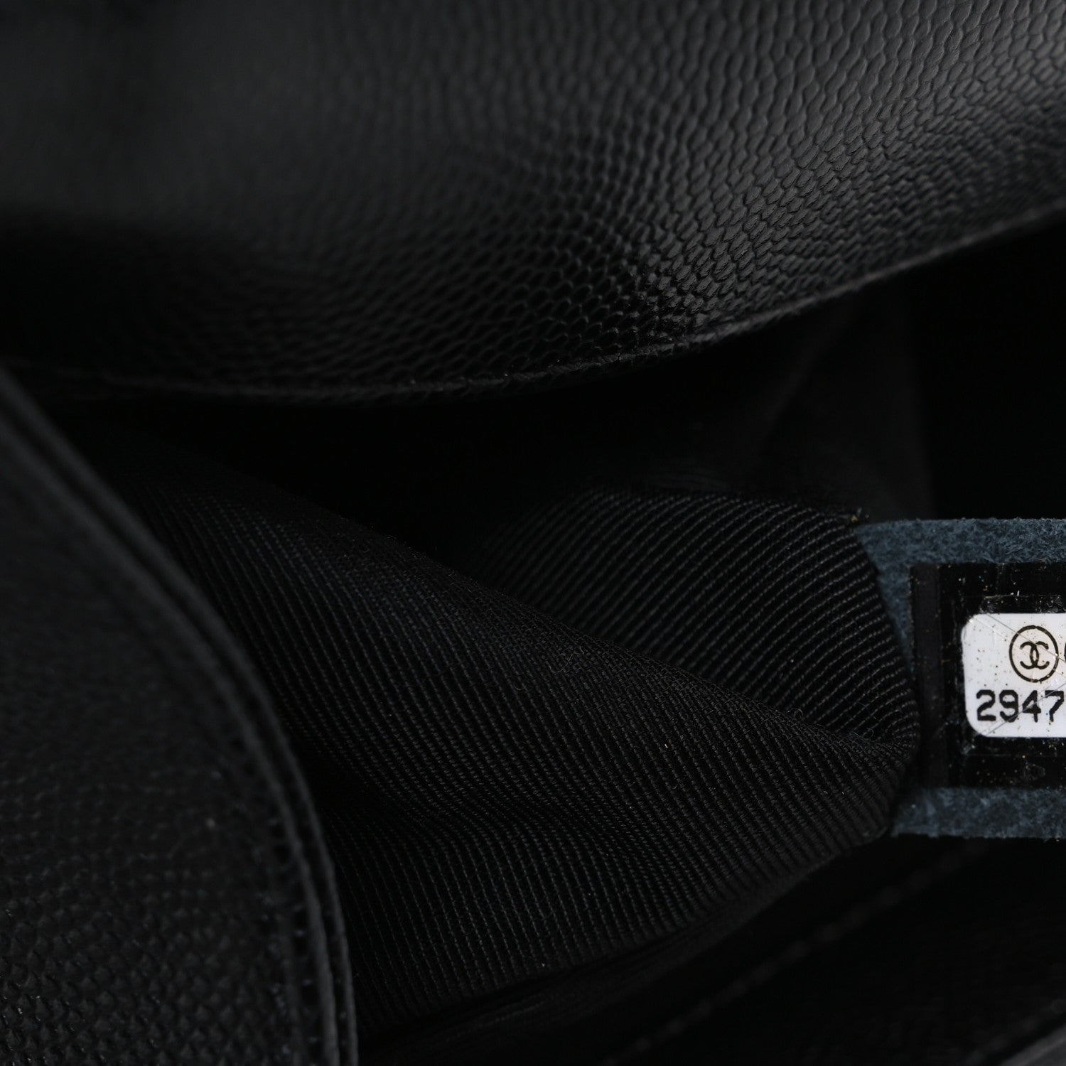 Caviar Quilted Medium Boy Flap Black