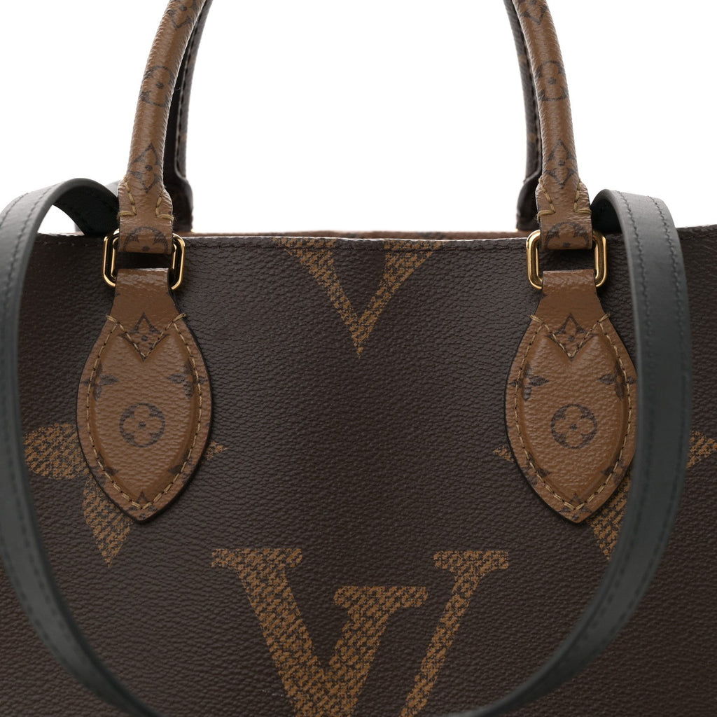 Reverse Monogram Giant Onthego MM
