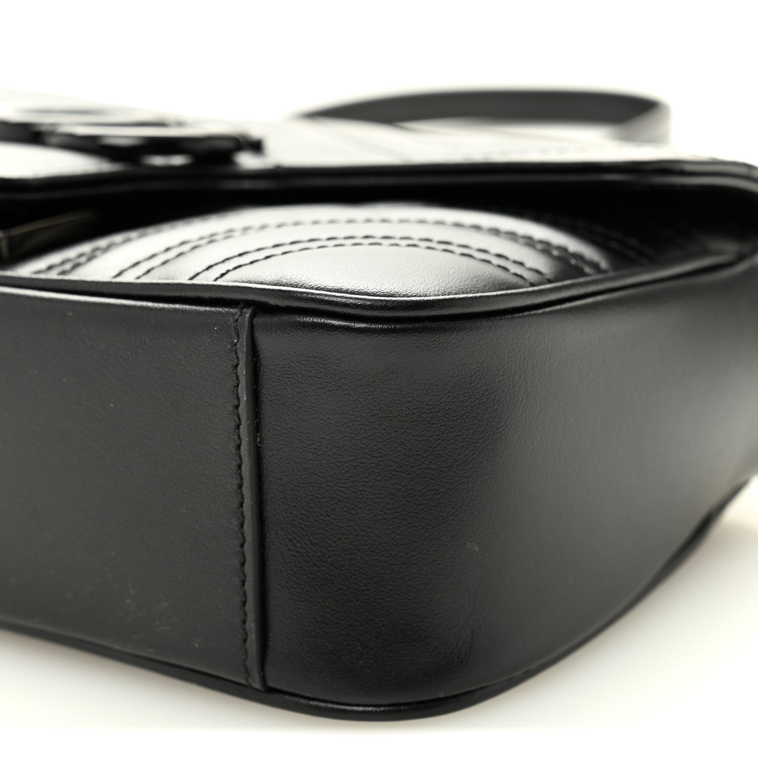 Calfskin Matelasse Monochrome Mini GG Marmont Shoulder Bag Black