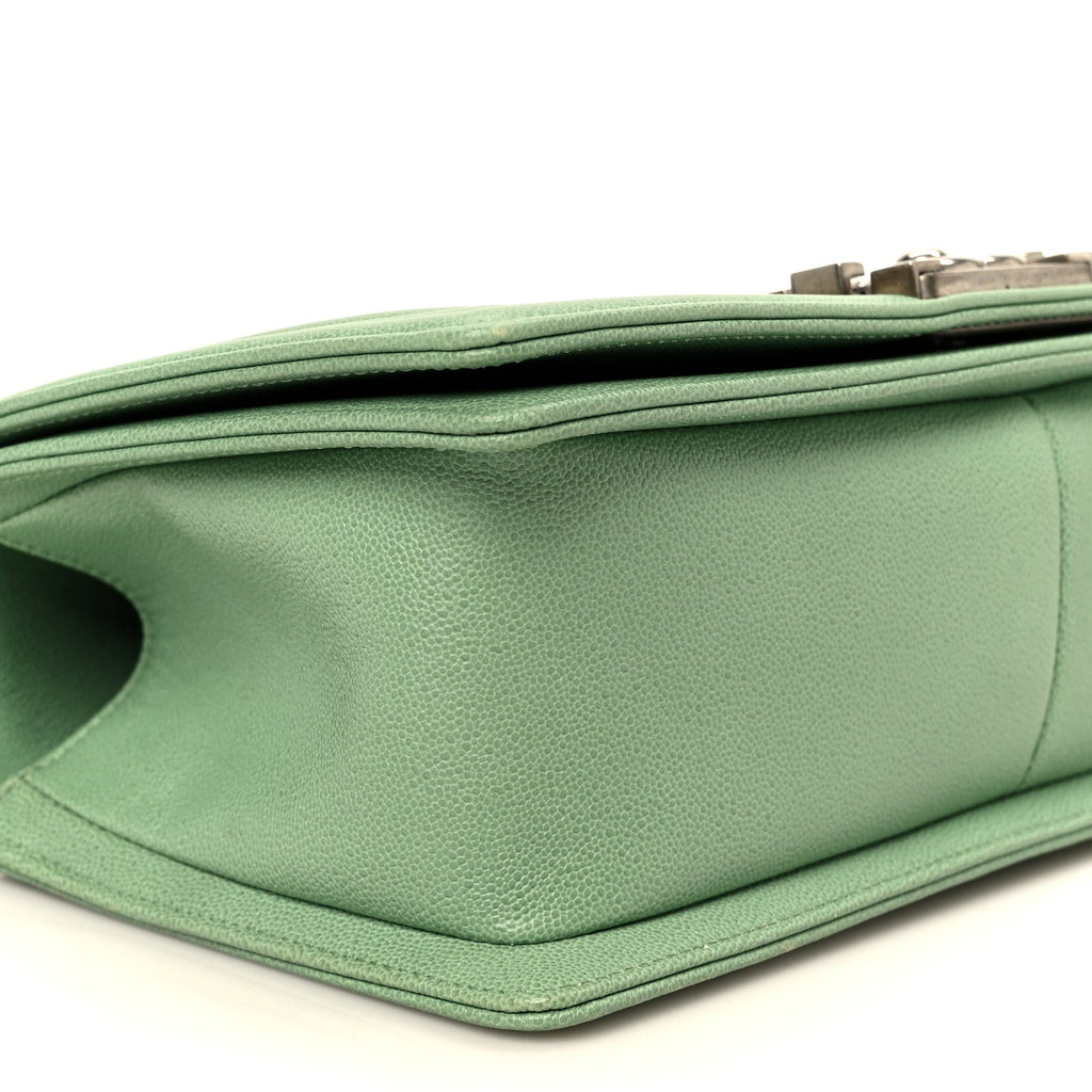 Caviar Quilted Medium Boy Flap Green