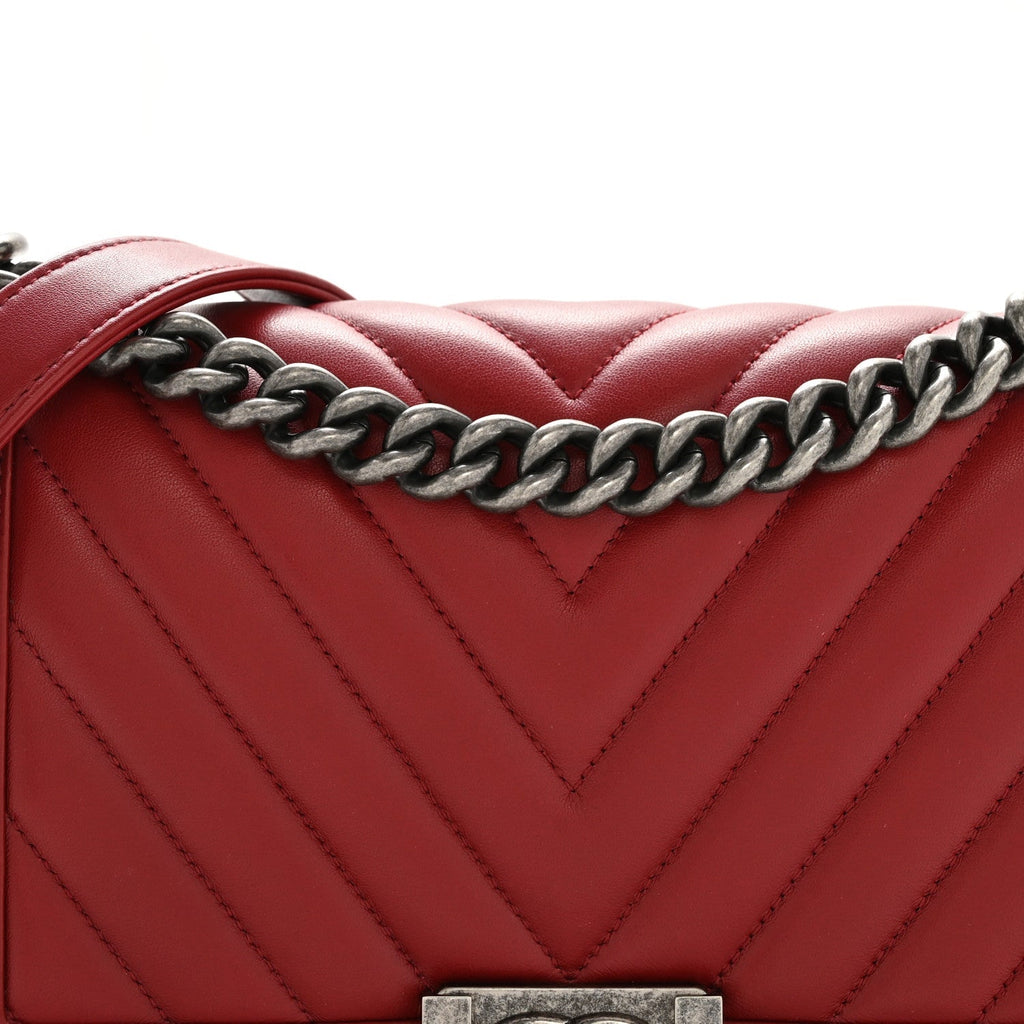 Lambskin Chevron Quilted Medium Boy Flap Red
