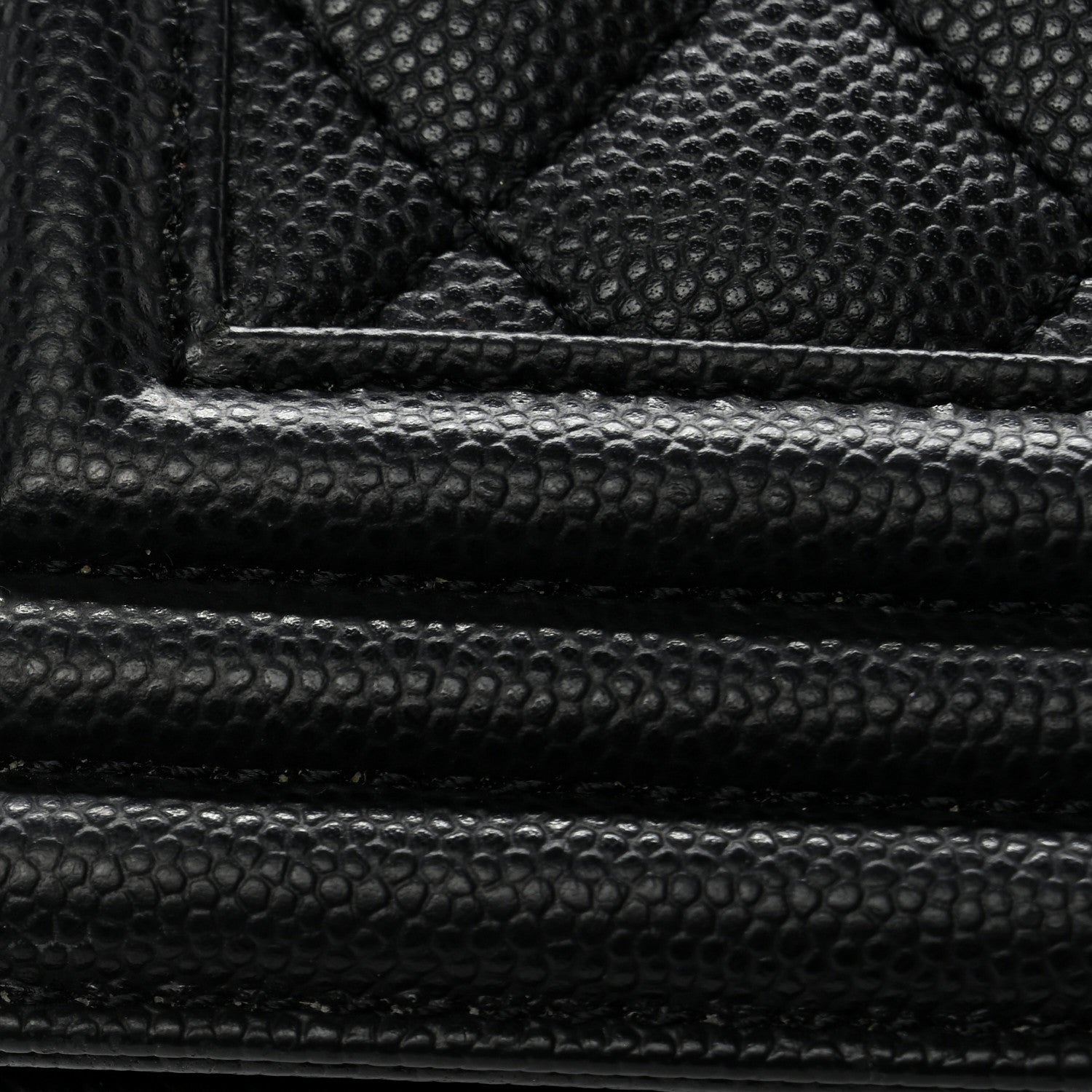 Caviar Quilted Medium Boy Flap Black