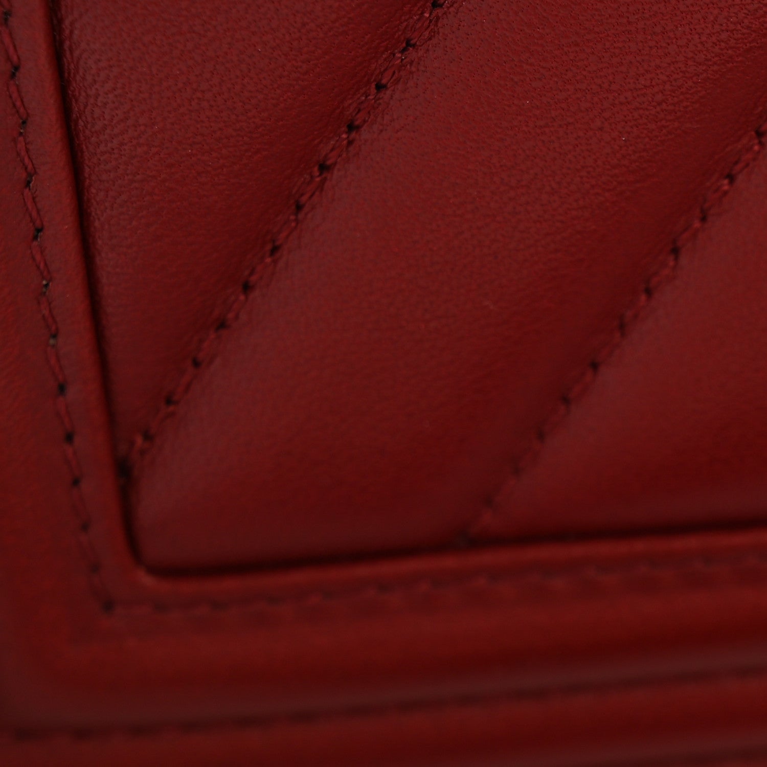 Lambskin Chevron Quilted Medium Boy Flap Red