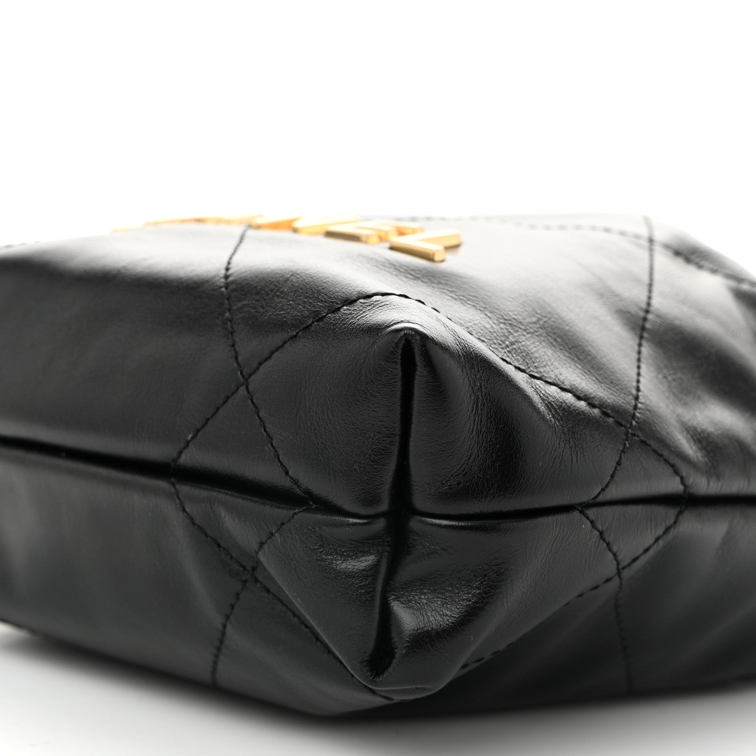 Shiny Calfskin Quilted Pearl CC Chain Mini Chanel 22 Black